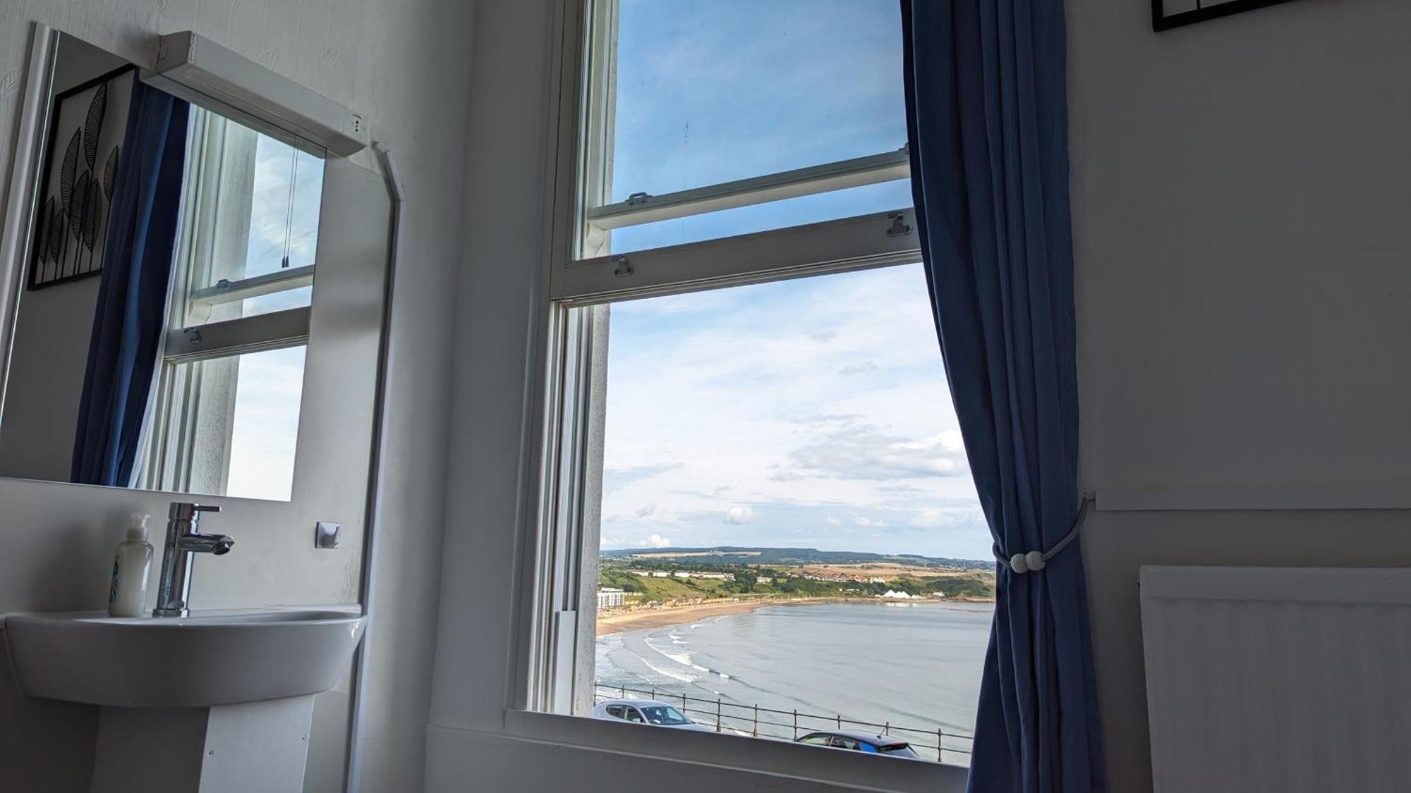Areawest Hostel Scarborough Bagian luar foto